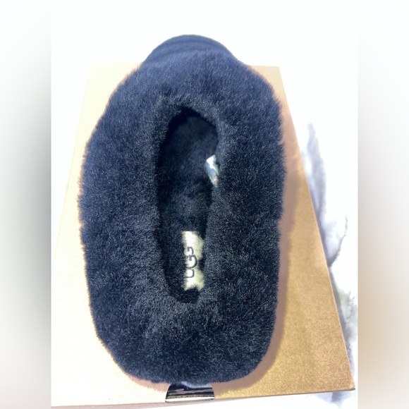 UGG®Cluggette Genuine Shearling Lined
Indoor/ Outdoor
Slipper (Women) - Picture 5 of 13